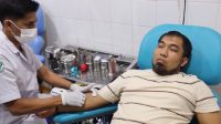 560138b7-f204-42ff-b73d-e04413ee67341 Dihubungi PMI Karena Butuh Darah Segera, Pj Bupati Aceh Besar Mendonor di Tengah Malam