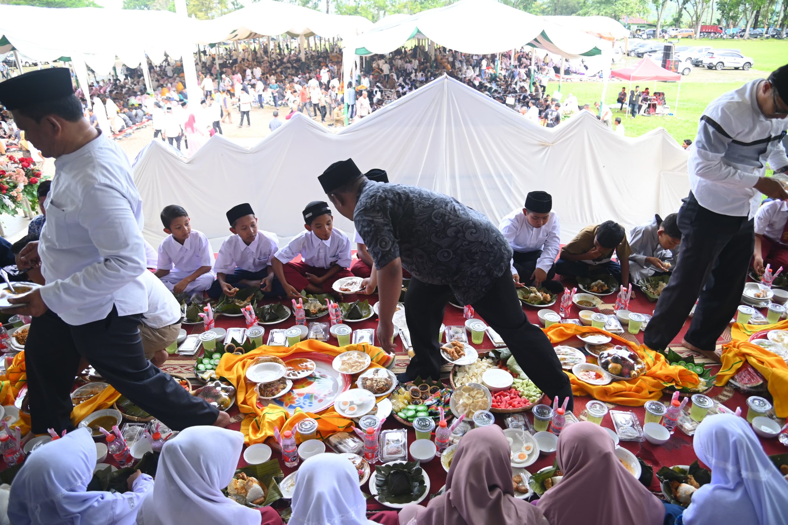 Ribuan Masyarakat
