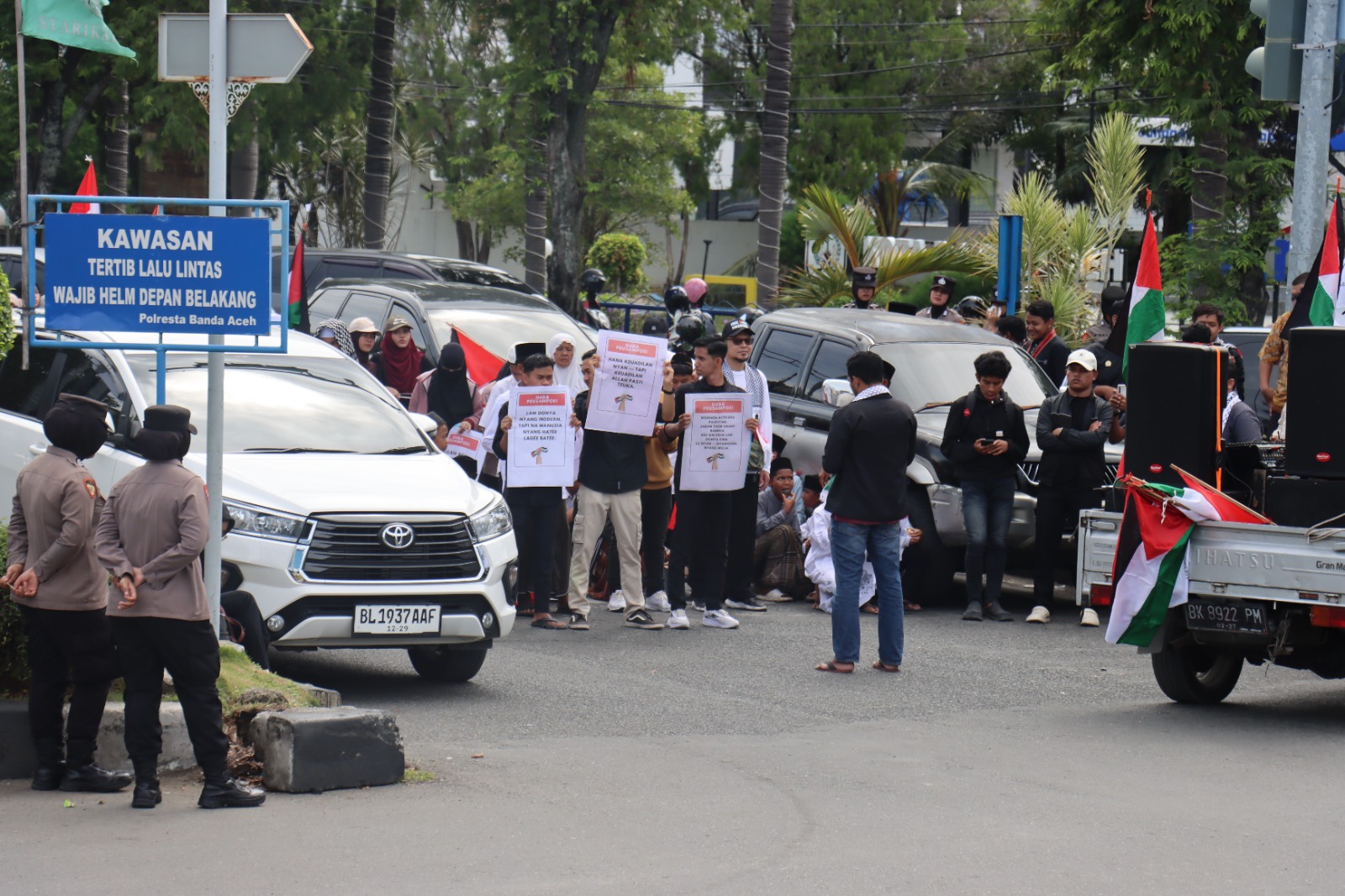 Puluhan Polisi Amankan Aksi