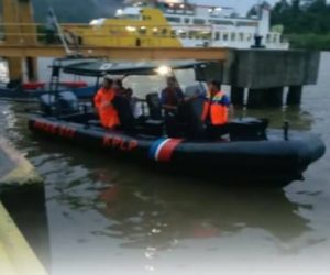 Pemuda Diduga Sakit Lompat ke Laut