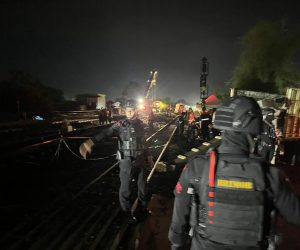 Brimob Amankan Lokasi Anjloknya Kereta Purwojaya di Bekasi