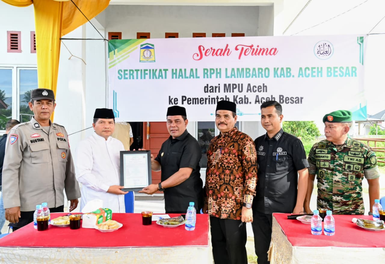 Pemkab Aceh Besar Terima Sertifikat Halal RPH
