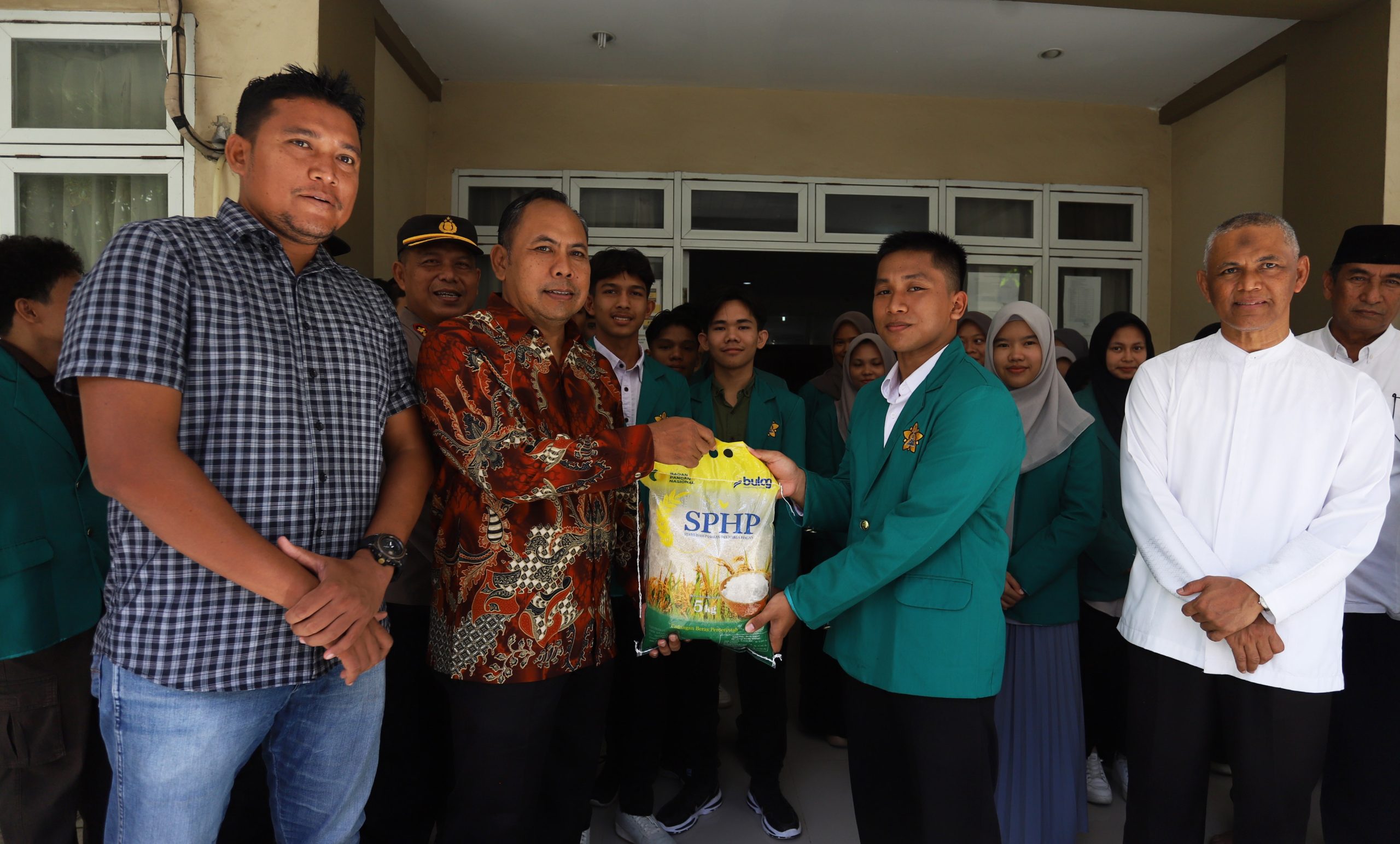 Polda Aceh Bagikan Bantuan