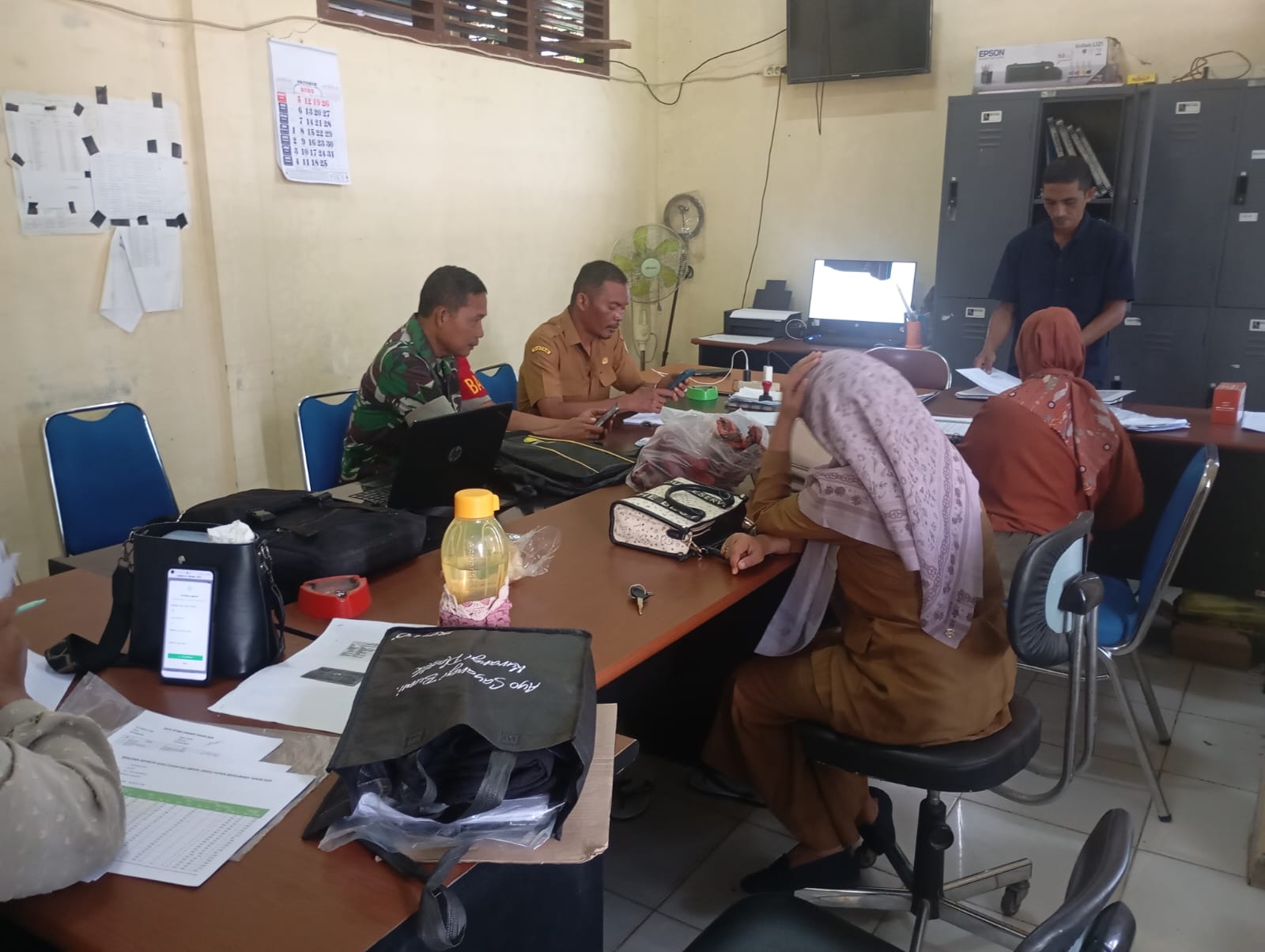 Bangun Komunikasi Efektif, Babinsa Peukan Bada