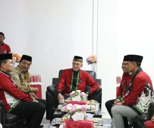 IMG-20251102-WA0047 Kapolres Pidie Jaya dan Bupati Sambut Kedatangan Kapolda Aceh