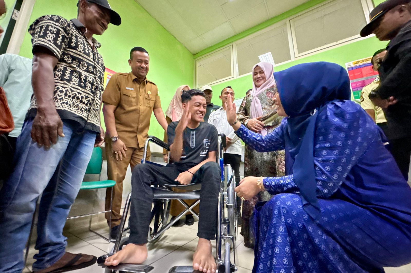 Ibu Gubernur Aceh Jemput Remaja Lumpuh Layu Asal Pulo Aceh