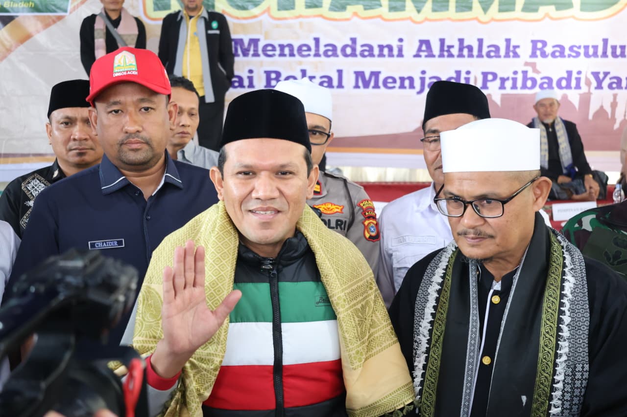 Fadhlullah Hadiri Maulid Nabi, Pemerintah Aceh Salurkan Bantuan untuk Korban Kebakaran Dayah Madinatuddiniyah Babussalam