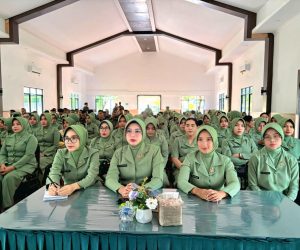 Persit KCK Cabang XXX Yonif 112 PD Iskandar Muda mengikuti Zoom Meeting Talkshow Bintal Ideologi