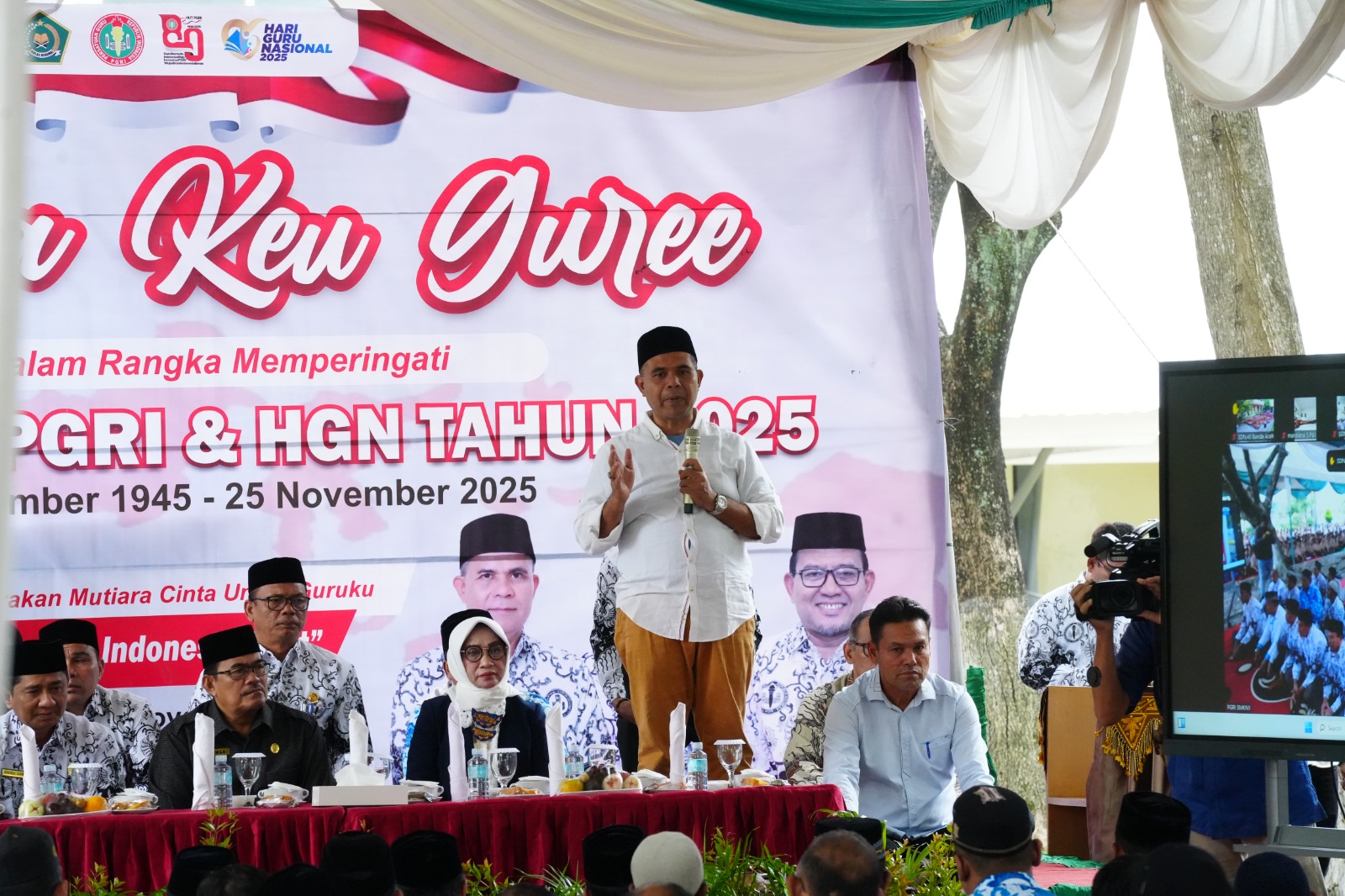 Ribuan Siswa Aceh Larut dalam Dzikir Serentak Peringati Hari Guru Nasional