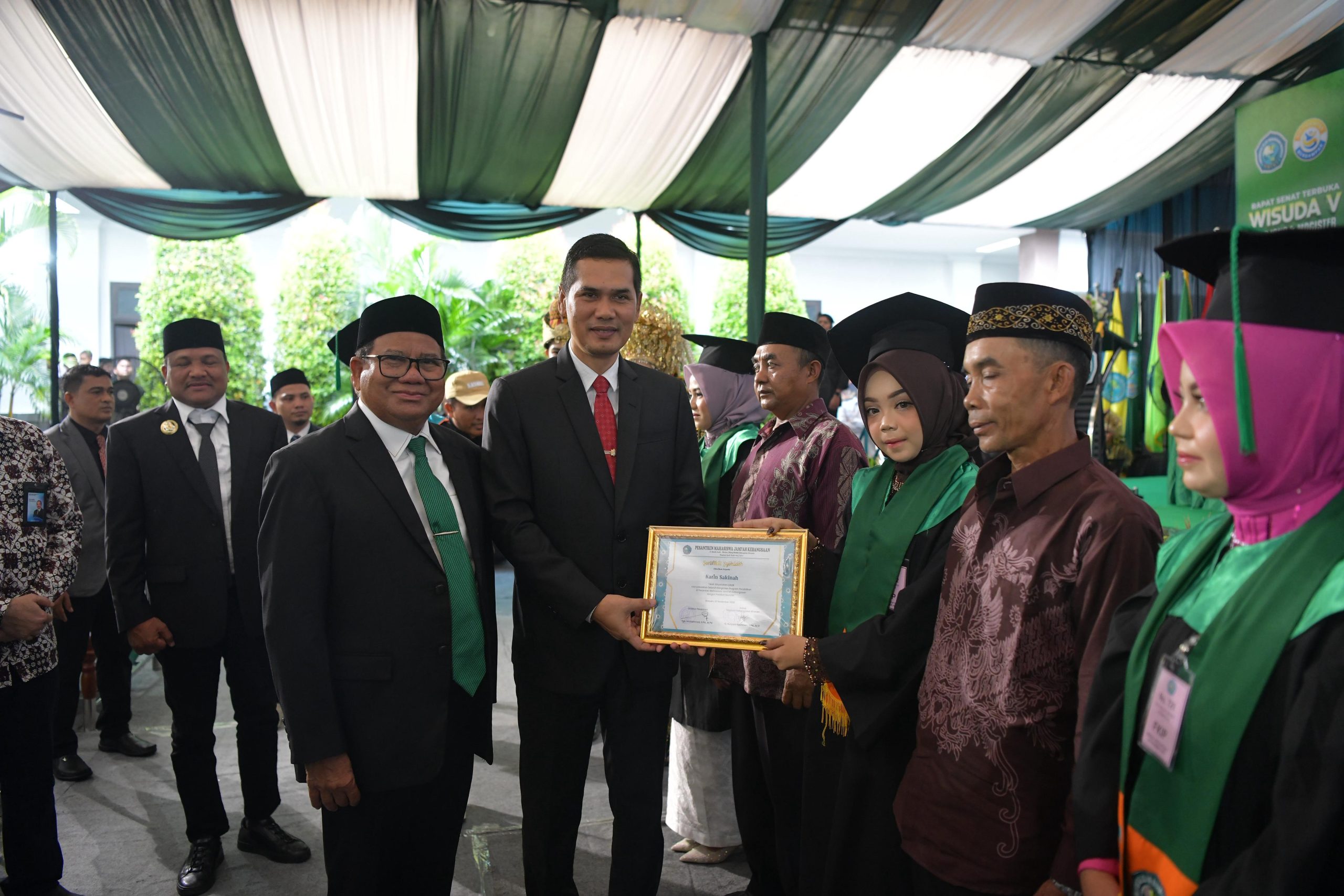 Sekda Aceh Beri Sambutan Pada Wisuda UNIKI 2025