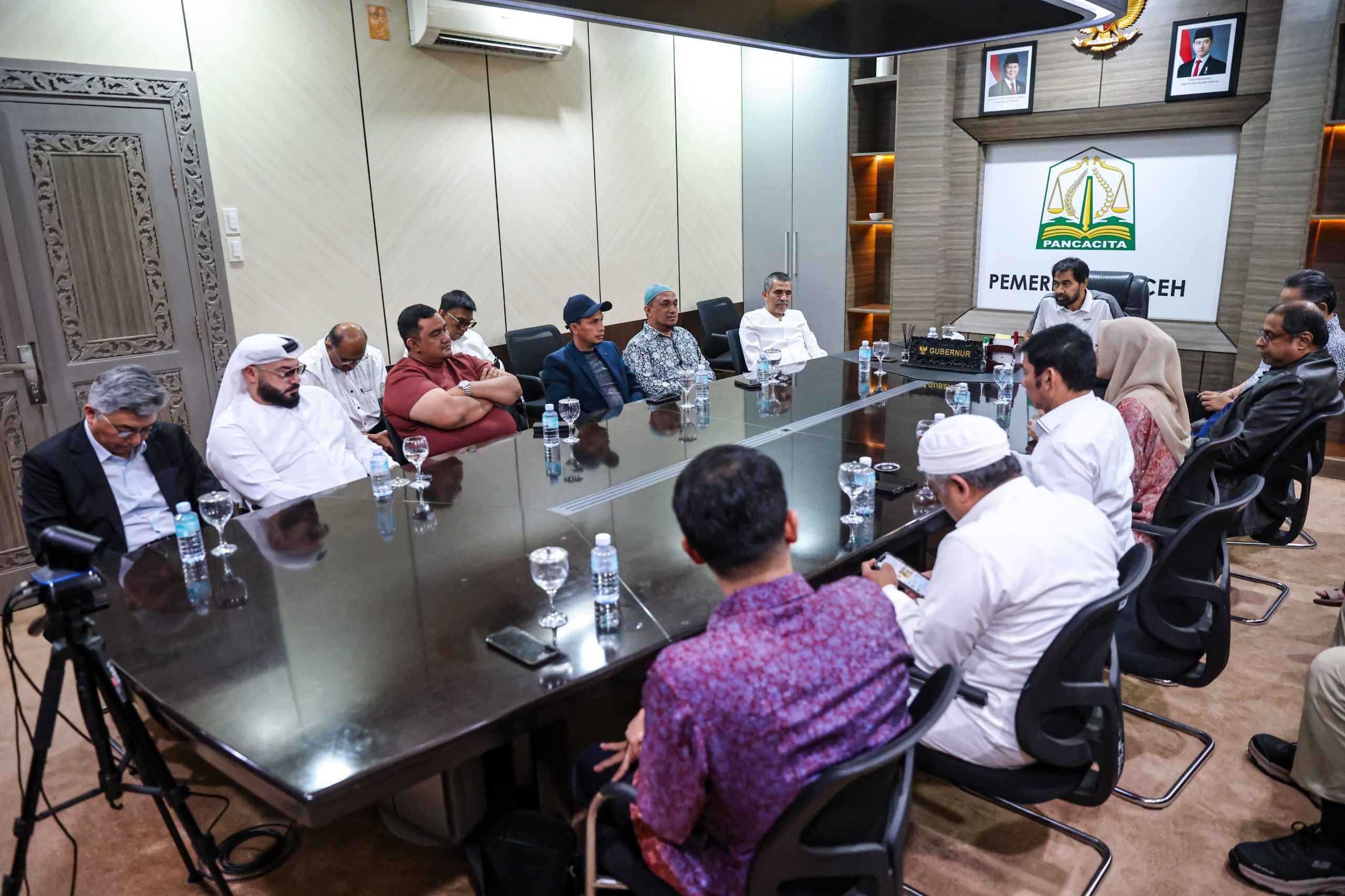 Gubernur Mualem Fasilitasi Pertemuan SAM Airlines dengan KATUHA, Bahas Umrah Langsung via SIM