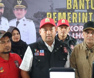 Istri Gubernur Aceh, Marlina Muzakir Salurkan Bantuan Logistik untuk Korban Banjir di Lhokseumawe