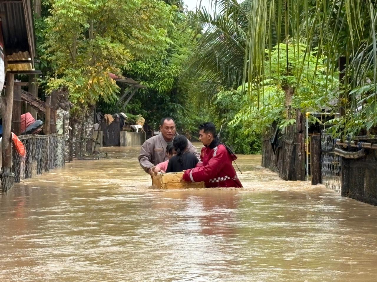 Polres Pidie Jaya Gerak Cepat Tangani dan Evakuasi Korban Banjir