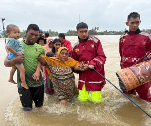 Polda Aceh Kerahkan Personel untuk Bantu Korban Banjir, Imbau Warga Tetap Waspada