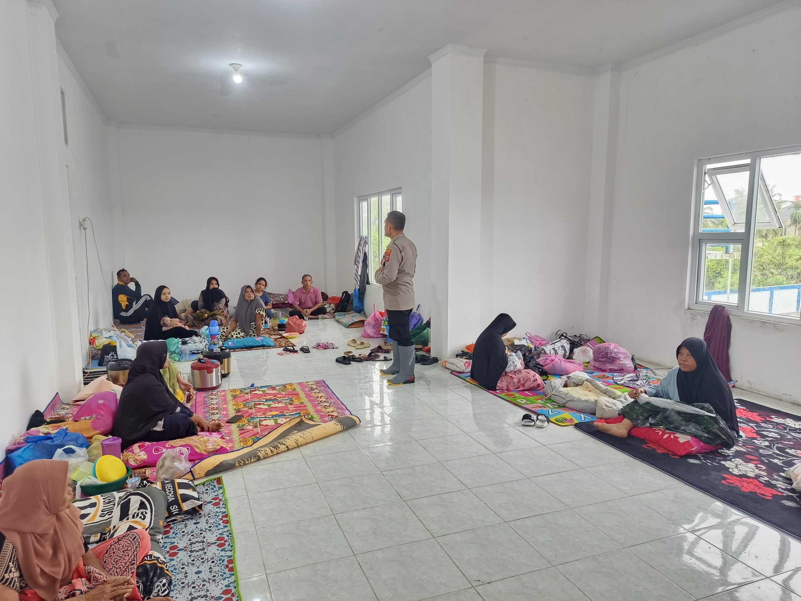Cek Kesiapan Lokasi Pengungsian, Polsek Muara Dua Intensif Patroli Tanggap Banjir di Wilayahnya
