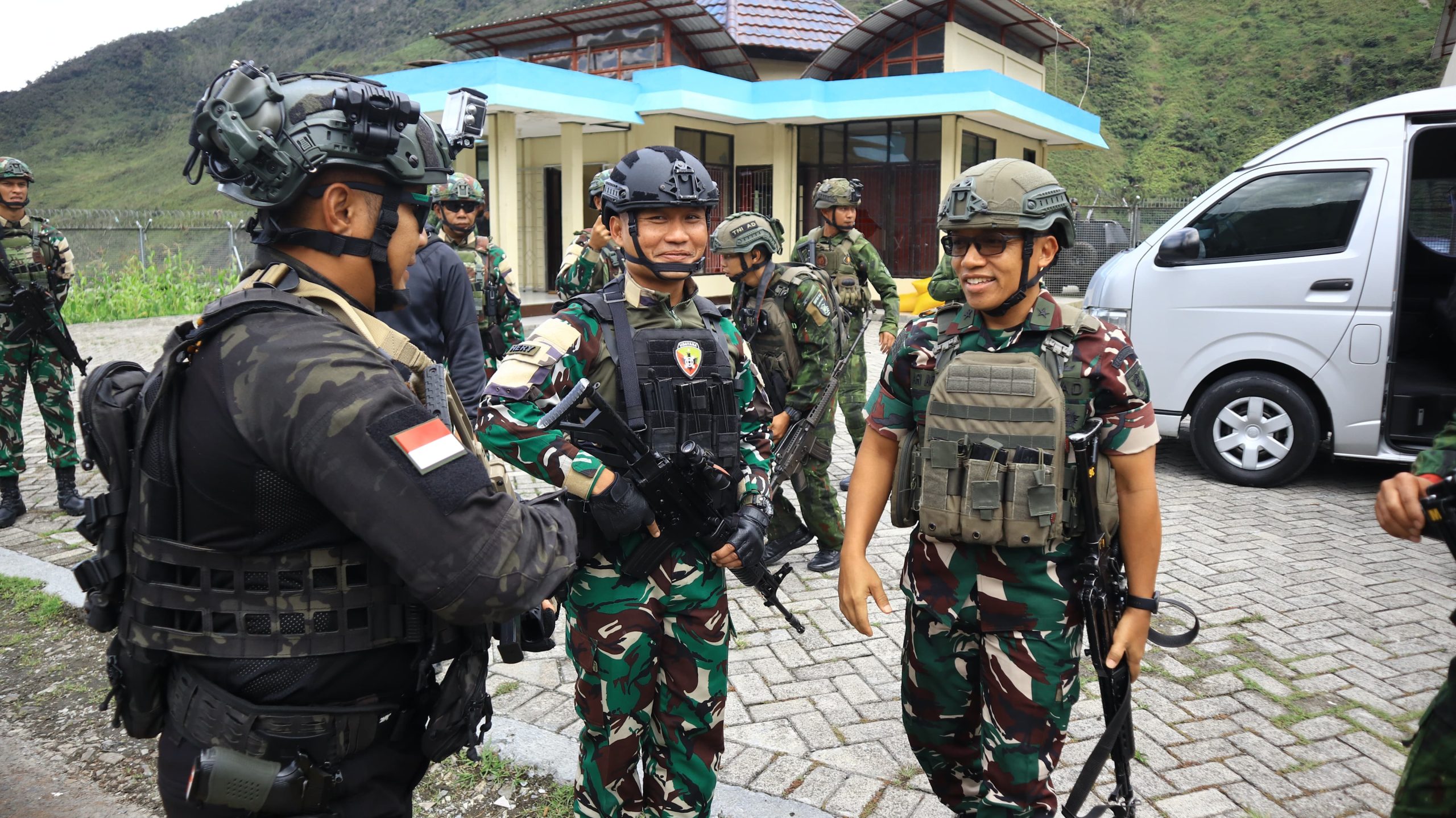 Kunjungan Kerja Kasdam VI/Mlw di Puncak Jaya, Dansatgas Yonif 112/DJ Sambut dan Pimpin Langsung Pengamanan