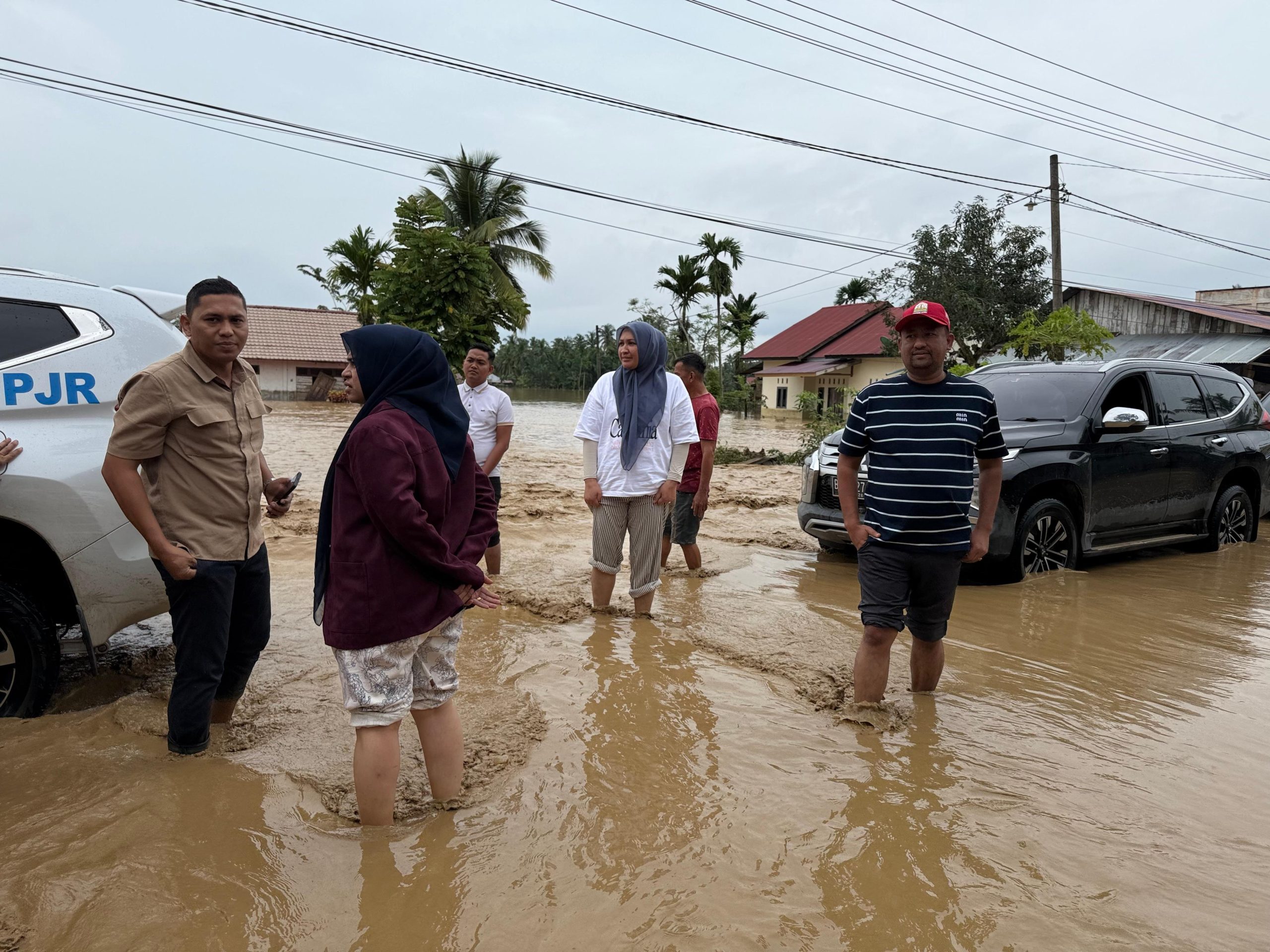 Ketua TP PKK Aceh Marlina Terjebak Banjir Dua Hari di SPBU Simpang Seunuddon