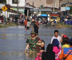 Ribuan Warga masih Terjebak banjir, Personel Kodam IM bantu evakuasi