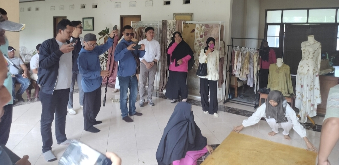 Dari Daun Jadi Kain Bernilai