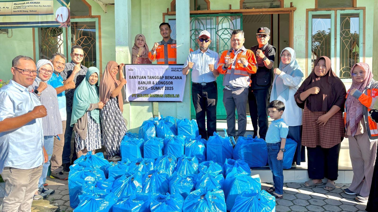 PT Solusi Bangun Andalas Serahkan Bantuan Masa Panik untuk Warga terdampak Banjir di Beberapa Wilayah Provinsi Aceh
