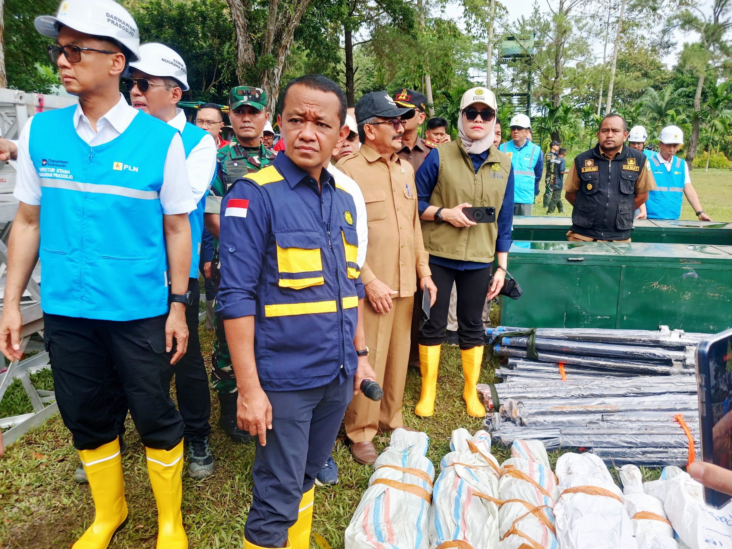 Menteri Bahlil, Pemulihan listrik selesai paling cepat Jumat malam mendatang