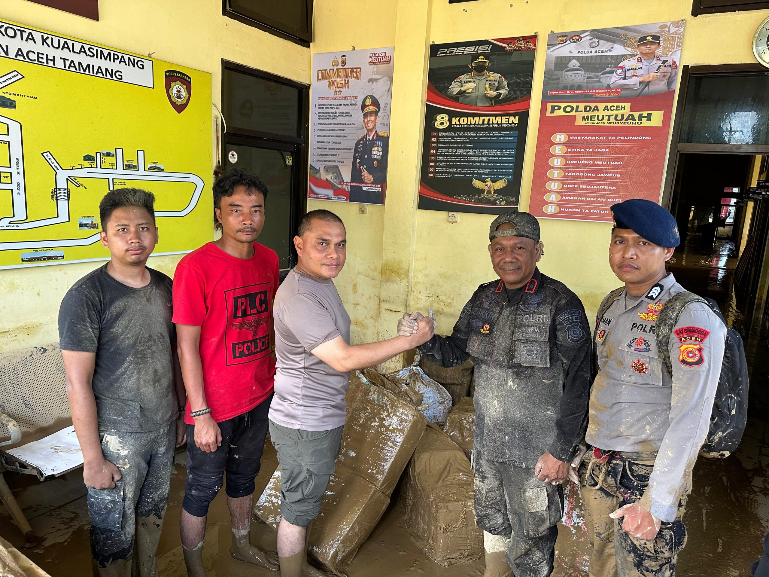 Alumni Akpol 96 Bersama Bhayangkari Aceh Salurkan Bantuan bagi Korban Banjir Aceh Tamiang