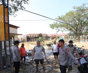 Kapolda Aceh Terobos Jalanan Berlumpur untuk Tiba di Tamiang, Pastikan Penanganan Banjir Berjalan Cepat dan Terkoordinasi