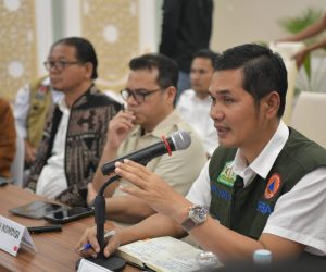 IMG-20251204-WA0239 Hari Keenam Tanggap Darurat, Sekda Aceh Instruksikan Percepatan Distribusi Logistik dan Pemulihan Akses