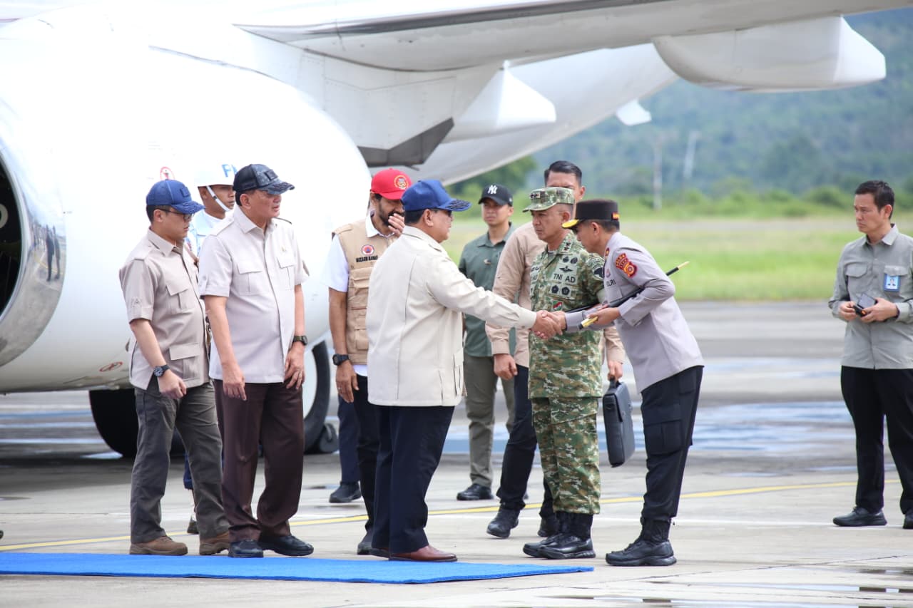 Presiden dan Kapolri Tiba di Aceh: Tinjau Lokasi Banjir dan Pemasangan Jembatan Bailey di Bireuen