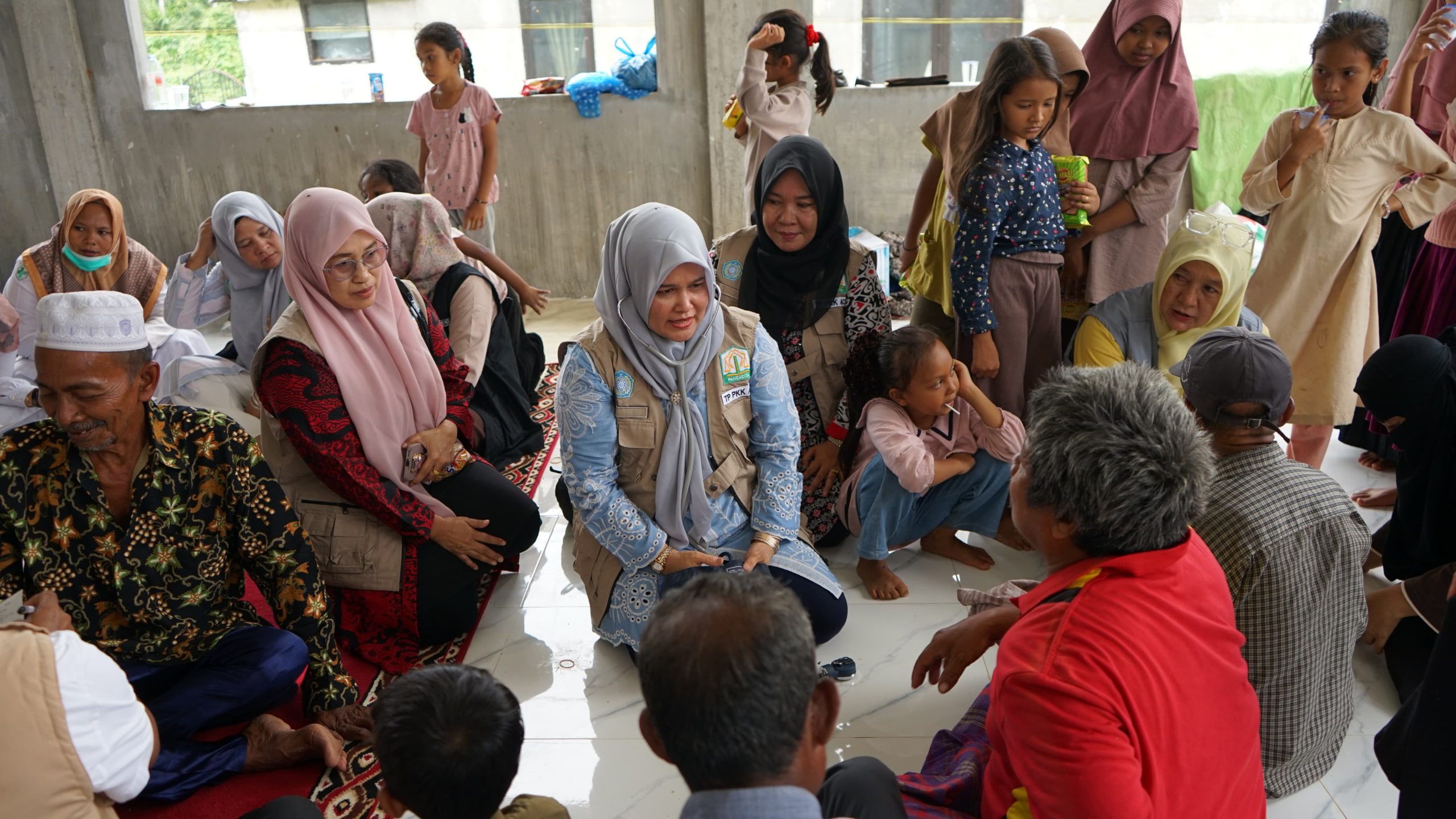 Mukarramah Fadhlullah Kunjungi Pengungsi Pidie Jaya: Pastikan Kebutuhan Dasar dan Pemulihan Psikososial