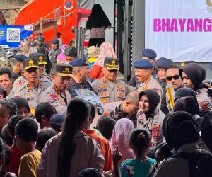 Kapolri Tinjau Posko Pengungsian di Aceh Tamiang, Salurkan Bantuan ke Korban Bencana