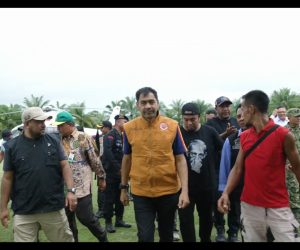 Gubernur Mualem Salurkan Bantuan untuk Korban Banjir di Aceh Selatan dan Subulussalam