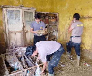 IMG-20251218-WA0207 Personel Bko Polda Aceh Gelar Bakti Sosial Pembersihan Sd Negeri 1 Karang Baru Pasca Banjir Di Aceh Tamiang