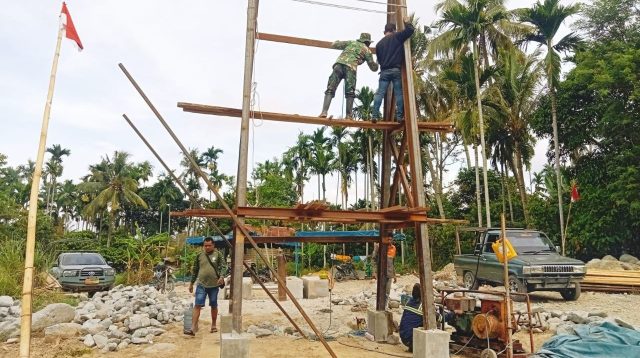 Kodim 0108/Agara Laksanakan Penyambungan Besi Penahan Pylon