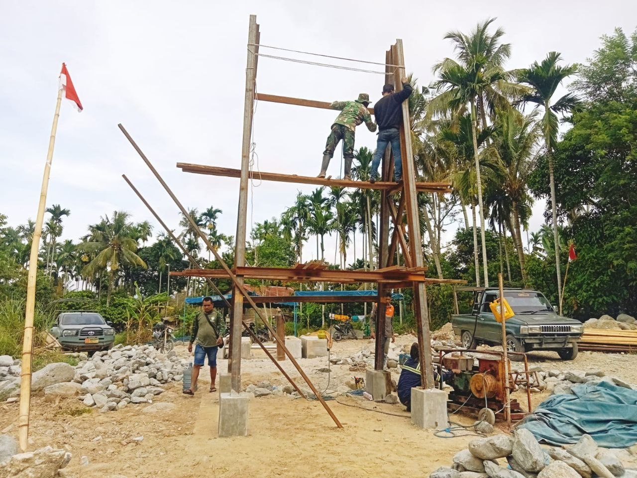 Kodim 0108/Agara Laksanakan Penyambungan Besi Penahan Pylon