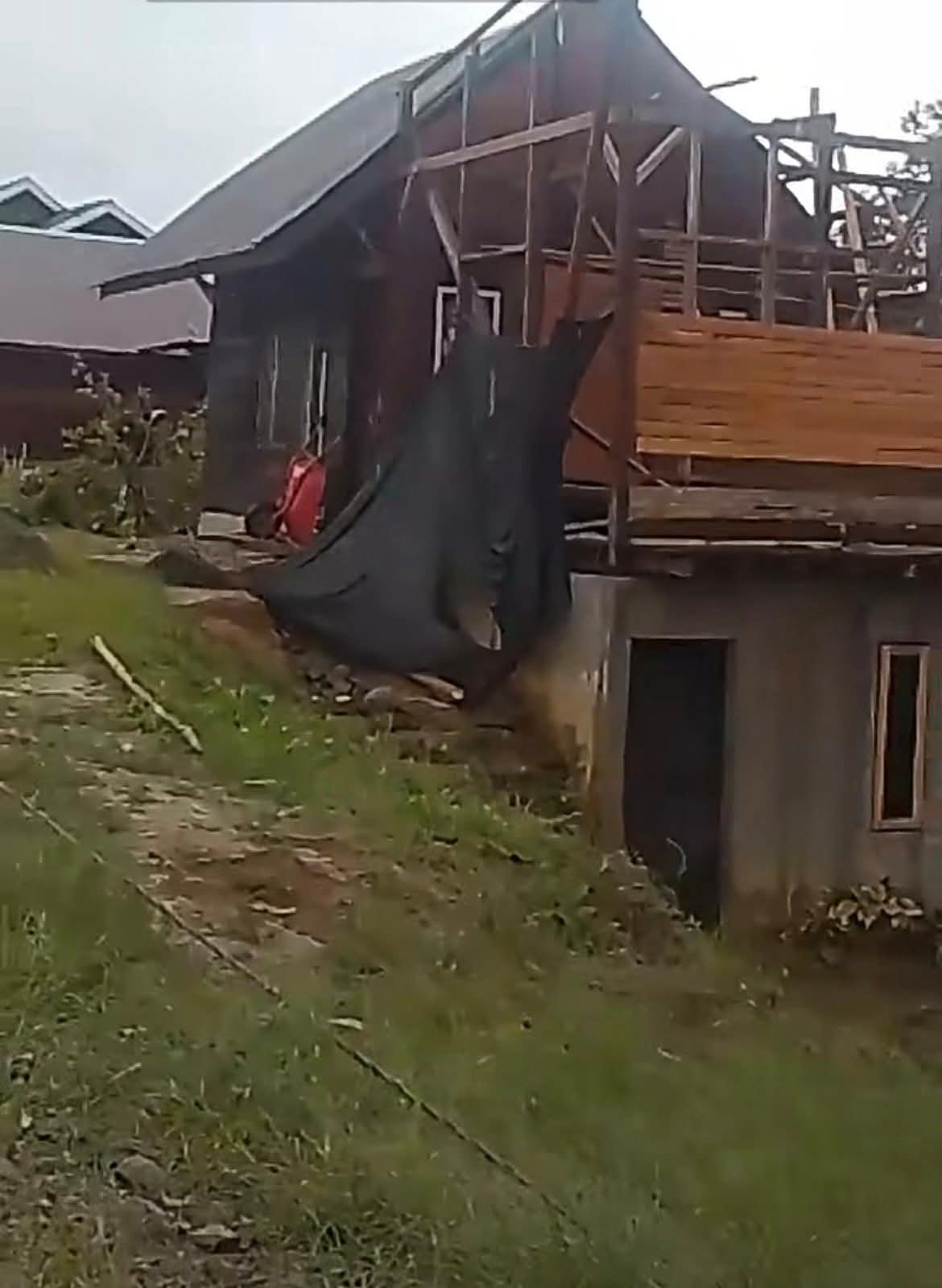 Banjir, kekeringan, dan puting beliung di Indonesia