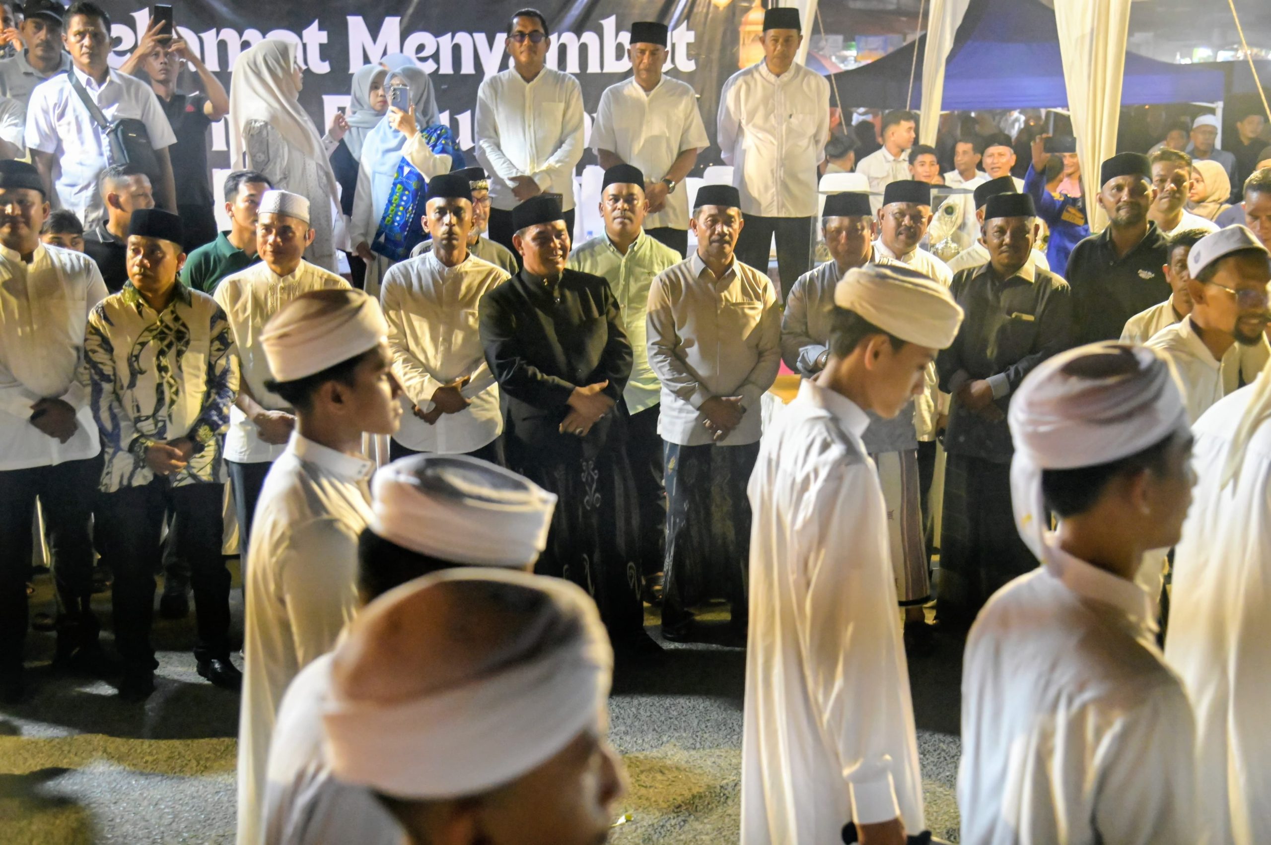 Ribuan Warga Padati Kawasan Lambaro