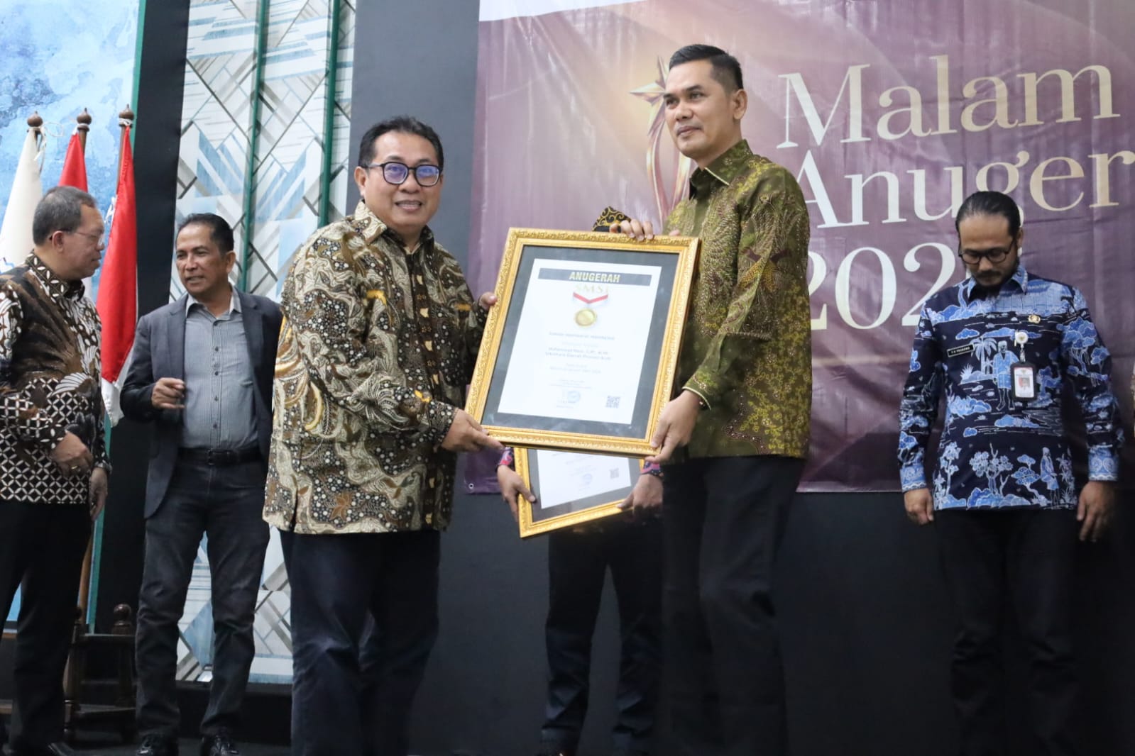 Sekda Nasir Raih Anugerah SMSI