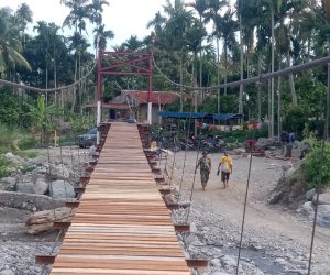 Pembangunan Jembatan Gantung Perintis di Ds Teger Mik
