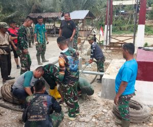 TNI dan Warga Warnai percepat Pembangunan Jembatan Gantung