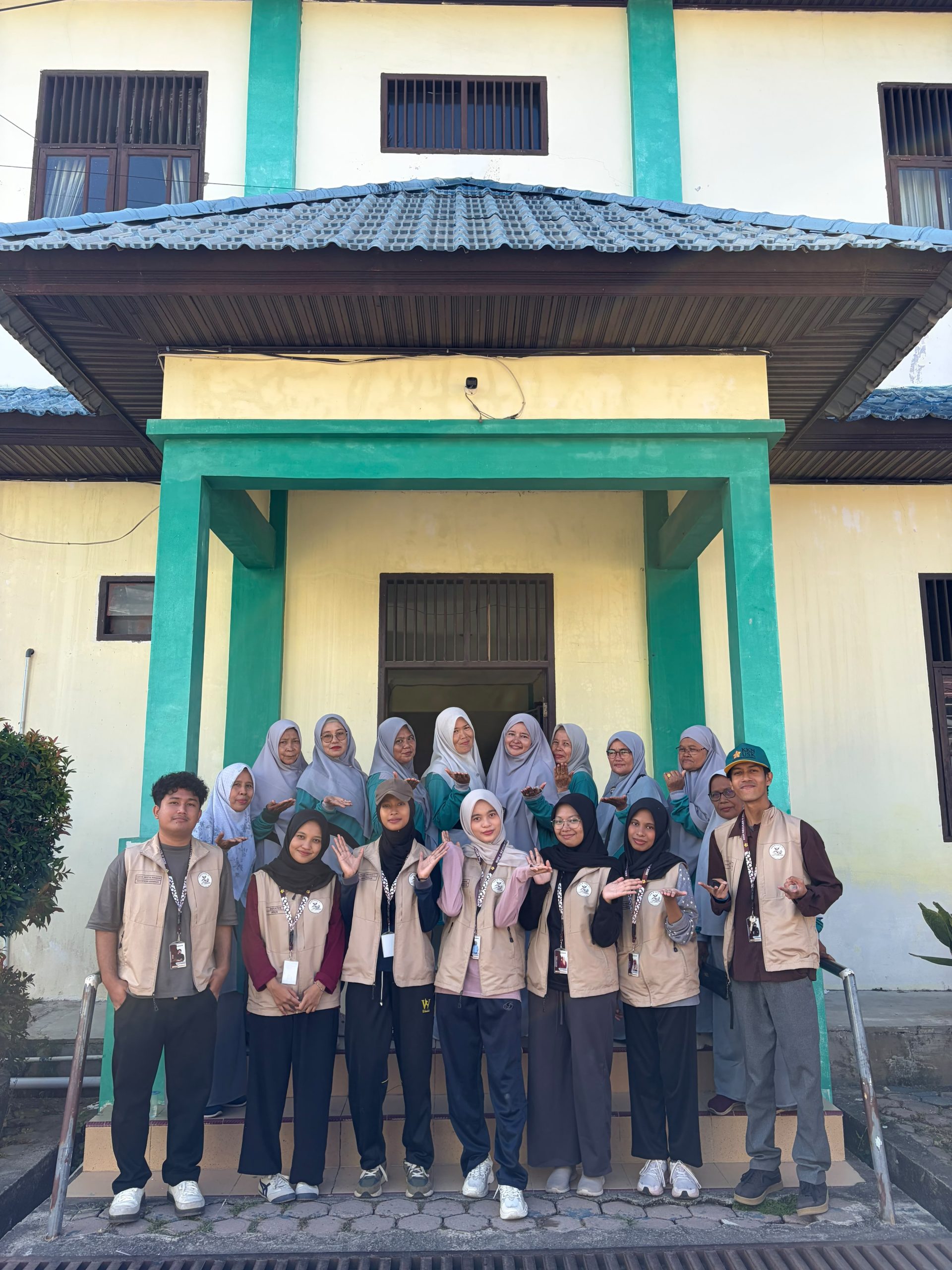 Mahasiswa KKN USK Meriahkan Senam Rutin