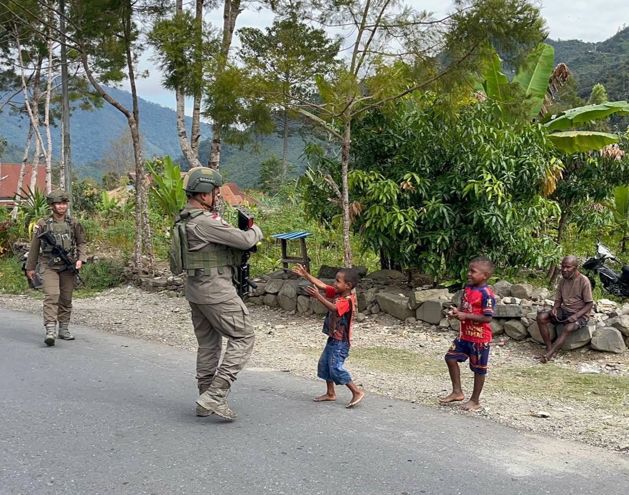 Ini Pesan Warga Distrik Muara Pada Satgas Damai Cartenz