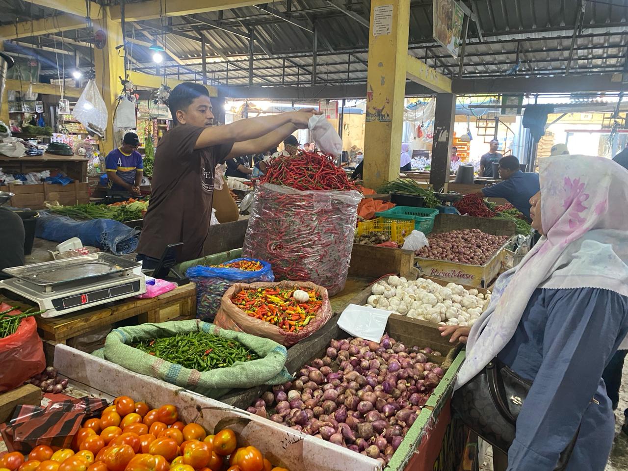 Harga Sembako di Pasar Pagi Keutapang Mulai Stabil