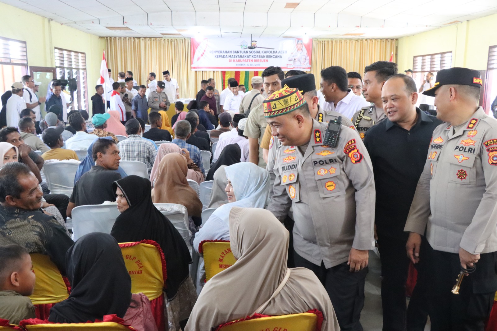 Kapolda Aceh Serahkan 1.000 Paket Sembako