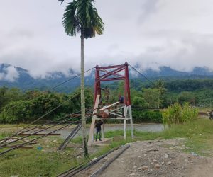 Progres Pembangunan Jembatan Gantung Capai 80 Persen