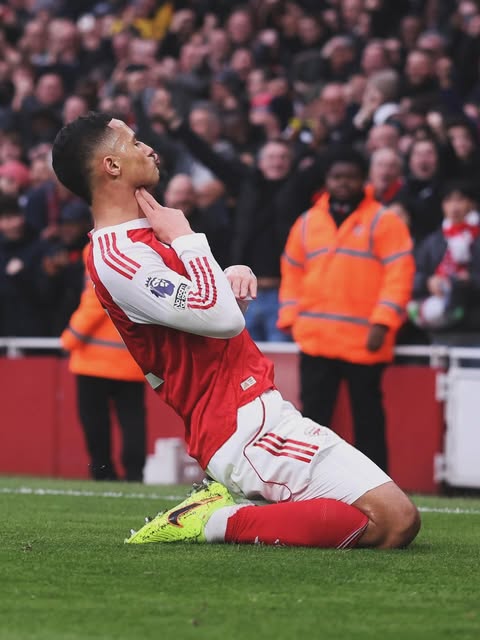 Cedera Punggung Bek Arsenal Absen dalam Waktu Lama