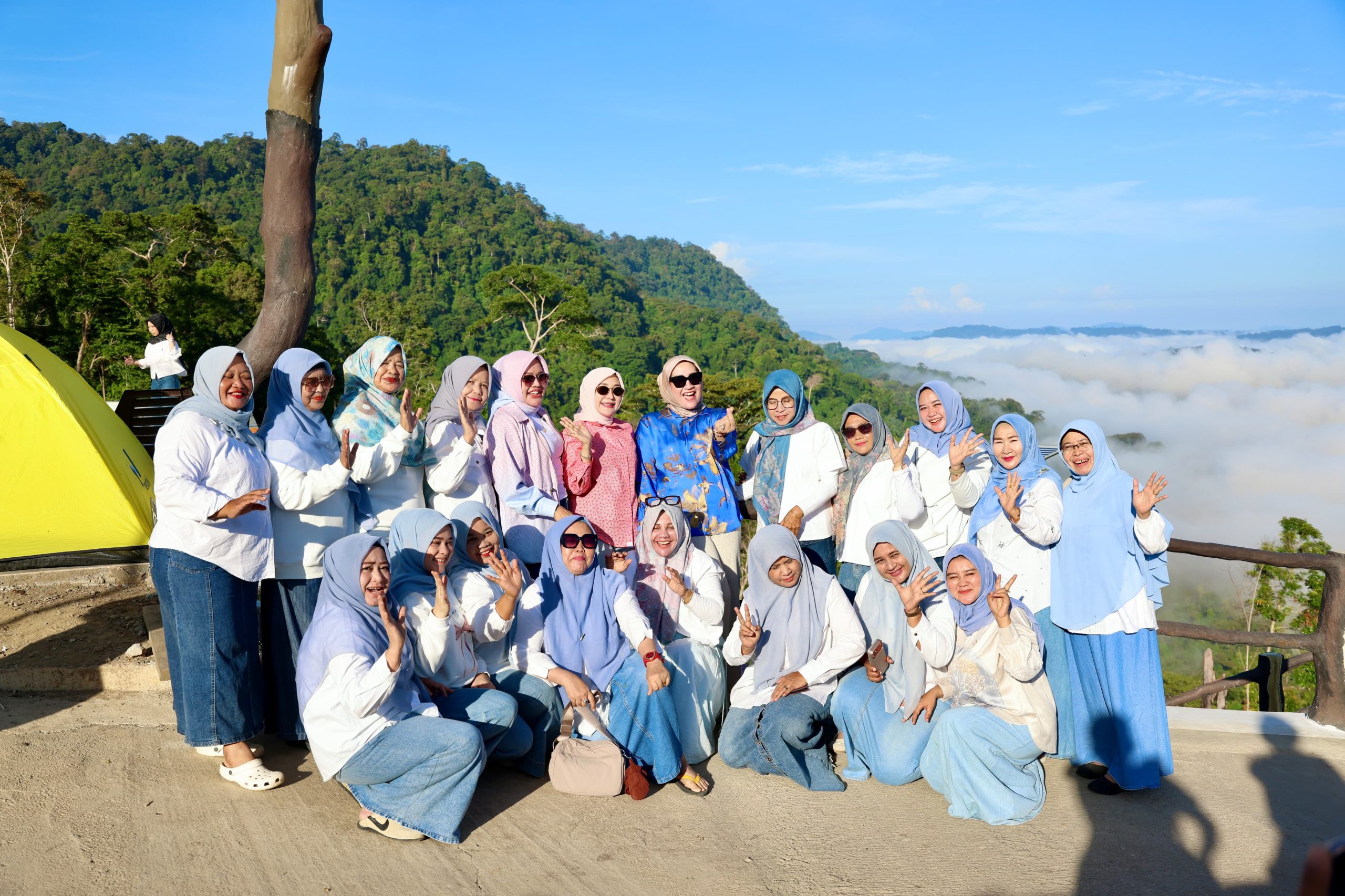 Panorama Negeri Atas Awan