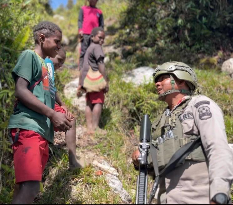 Patroli Dialogis Ops Damai Cartenz Warnai Aktivitas Warga