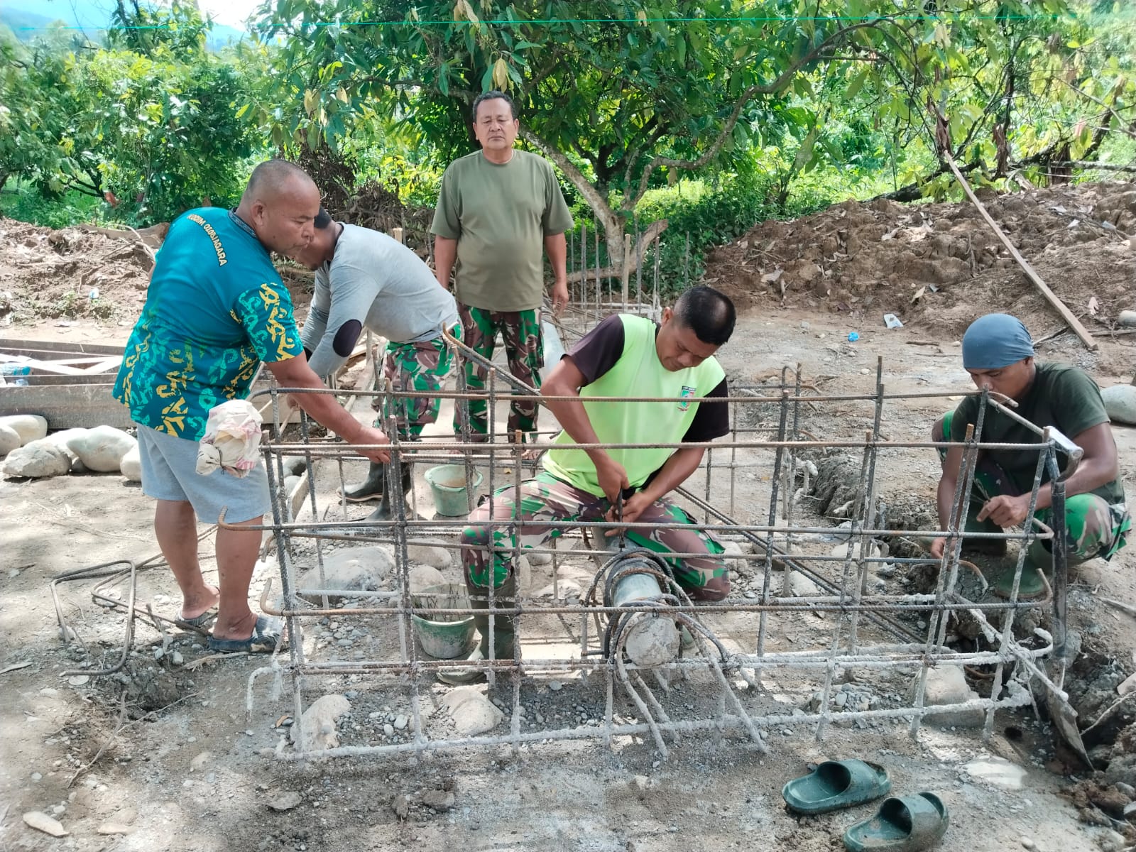 Cor Pondasi Jembatan Gantung di Desa Lawe Ger Ger