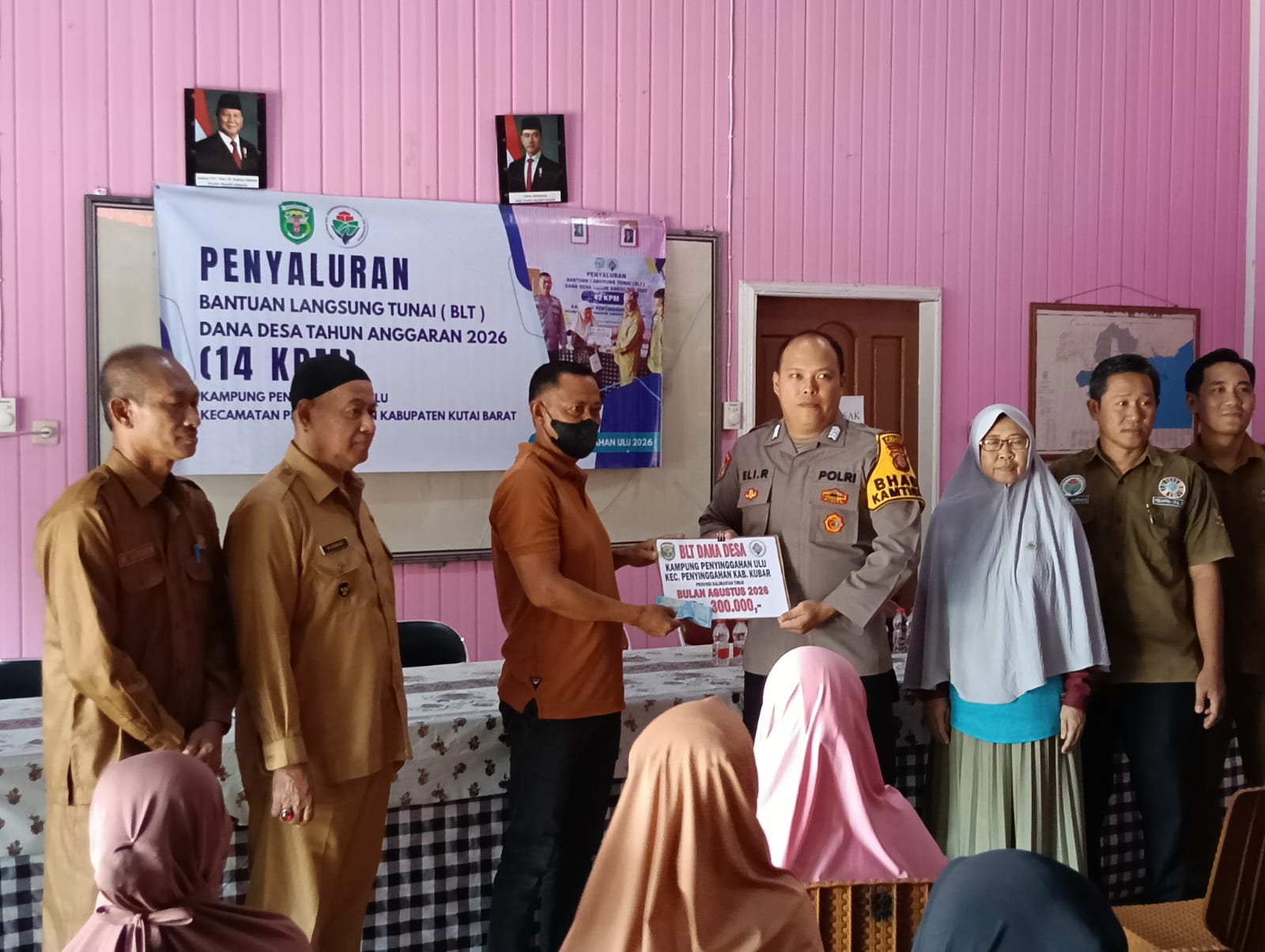 Polsek Dampingi Penyaluran BLT
